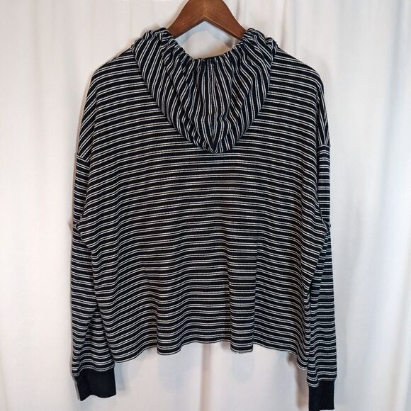 Hollister Must Have Collection Striped Hoodie - Picture 4 of 4